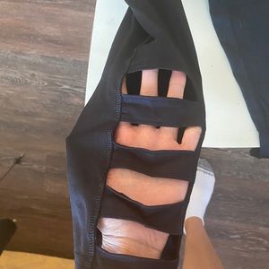 Leggings with cutout sides on bottom